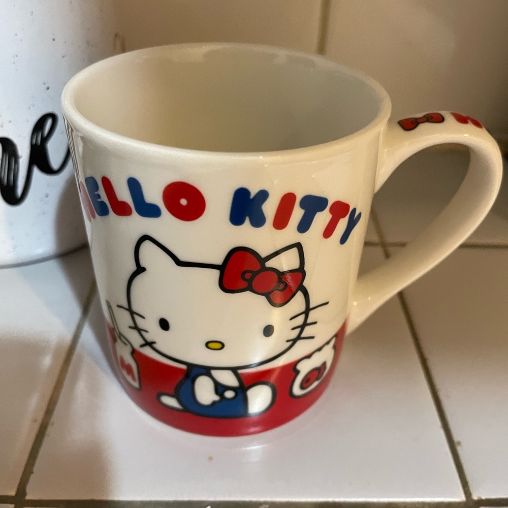 Hello Kitty Mug Bundle - Picture 6 of 10